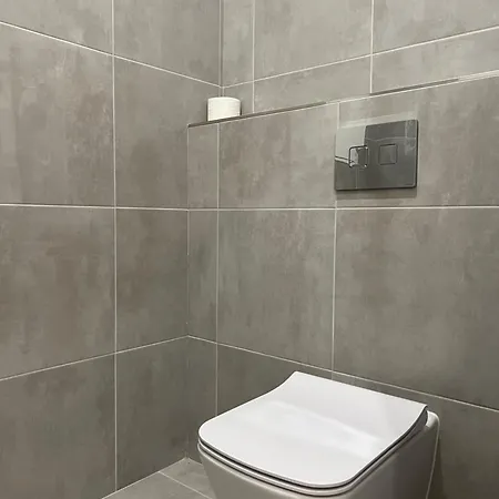 A New Apartment, Free Parking, Close To The Center Apartment *