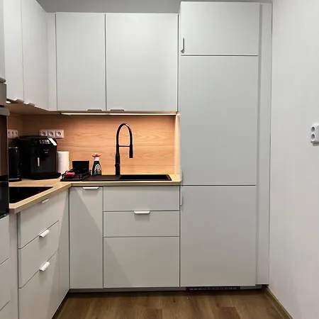 A L Modern With Parking *