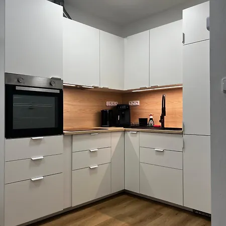 A New Apartment, Free Parking, Close To The Center Apartment *