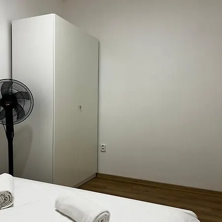 A L Modern With Parking Praag